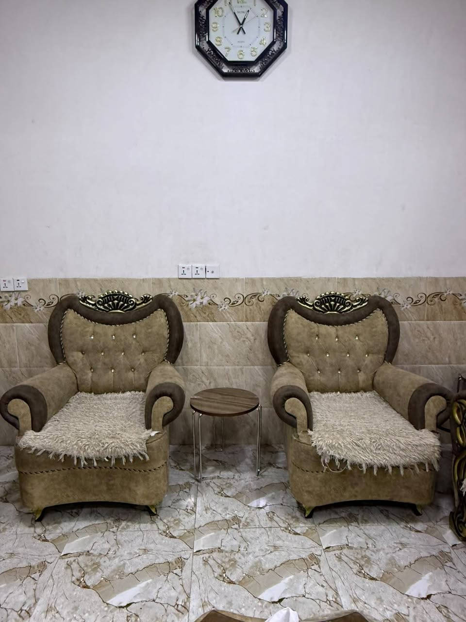 قنفات ملكيه للبيع
عدد القطع 
4 كراسي ملكي
2 قنفات ملكي
طبله وسطيه
السعر: 350 الف
للاستفسار الاتصال علئ الرقم 
***********
واتساب او اتصال علئ الرقم
تعاليق ما ارد فقط الشراي يتصل
