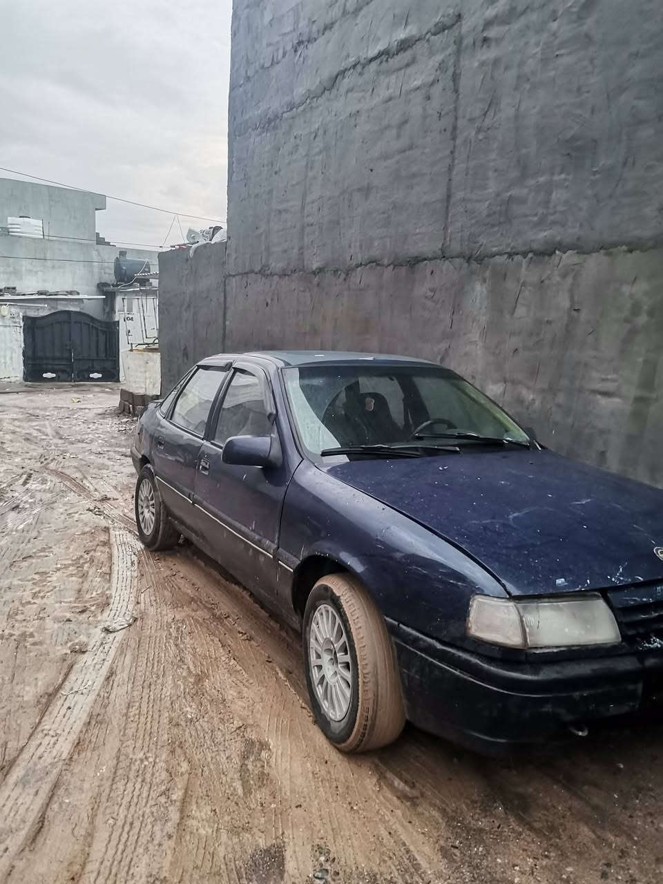 بو فروشتن نرخي11وه ره قه و كه ميك مه جال واجي هه يه به س كيرو مه كه ينه ي بيكيشه يه شوين هه ولير***********
