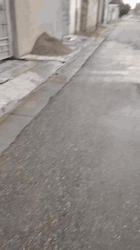 السلام عليكم يوجد قطعة أرض طابو صرف للبيع شارع ابوأنورابوالاماء قرب بيت مهدي تايه مقابل بيت حسين زامل المساحه ١٥٠متر٥.جبهه ٣٠نزال الاتصال على الرقم ***********
