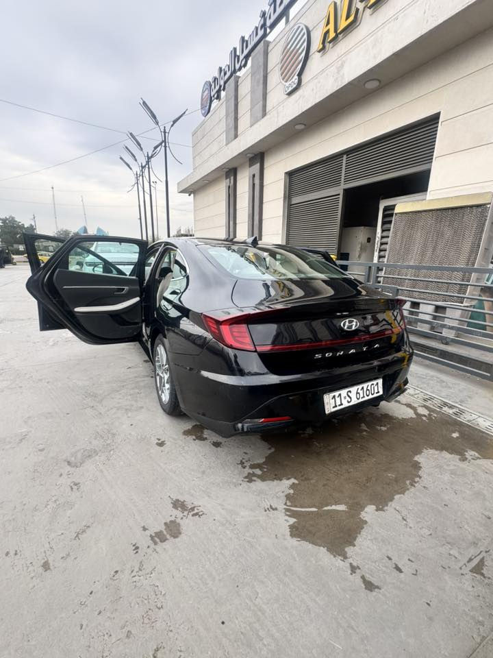 السلام عليكم …….
سوناتا 2023 الون اسود 
محرك 2600gbi
كير 2.5 
محرك وكير كفاله عامه 
السياره ماشيه 58km وليس ميل 
مواصفات فول ماعدا الفتحه 
بصمة تشغيل 🫆
تشغيل عن بعد 🚗
5 انضمة قياده 🕹️
تحكم بل مري 🪟
شاشة كار بلي 🖥️ 
وبعد لمواصفات هواي معروفات 
السعر …175$ 💵💵💵
حادثها بل صندوك واشبر بل جملغ الخلفي كله راجع  
لشراي 
تواصل 
*********** واتساب هاتف 📱
*********** هاتف فقط ☎️
