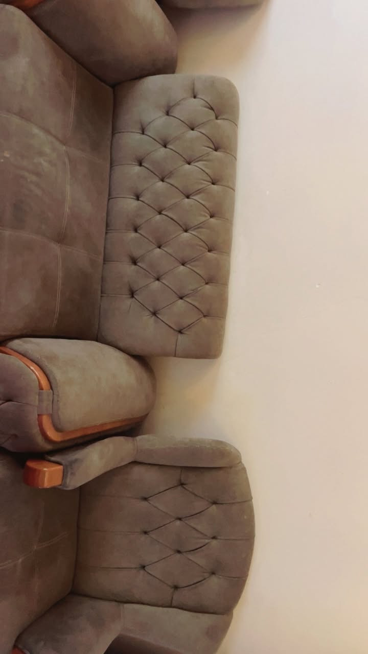 ثريات وتخم للبيع عنوان بغداد المنصور
*********** الاسم حسين
