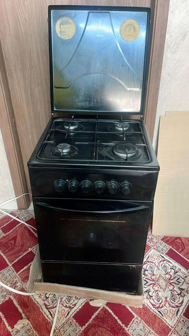 الطباخ ١٢٥ الف
الكاونتر والملحق ١٧٠ الف وبيهم مجال للشراي 
***********
