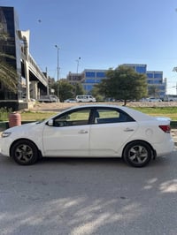 سيراتو ابيض للبيع موديل 2013 خليجي  ماشيه ١٣٥ مواصفاتها  بيه فتحه  مكي...