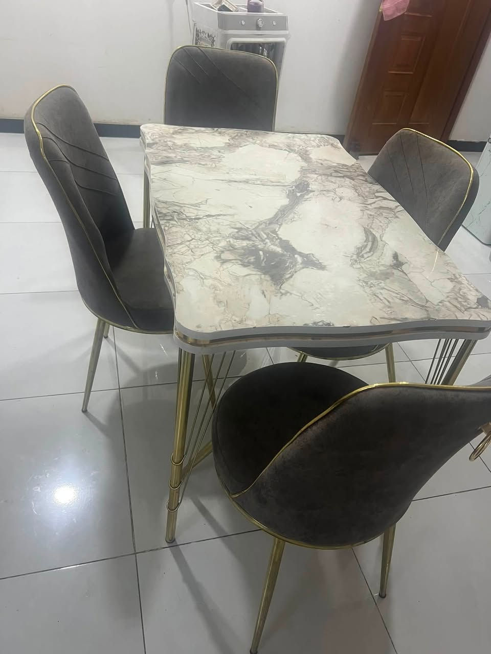 ميز طعام للبيع ٤كراسي المكان بغداد البياع السعر ١٥٠ وبي مجال نظافه ١٠٠/١٠٠


**إذا كنت صاحب هذا الإعلان وتريد حذفه لأي سبب، رجاءا أرسل رسالة إلى الدعم الفني**