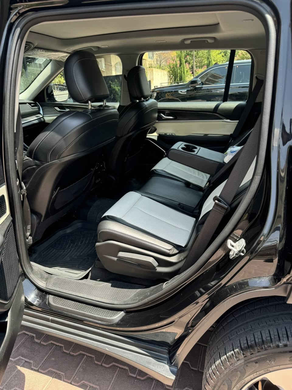 ‎
السلام عليكم  

جيب خليجي موديل 2021 

‎

 

‎المواصفات :

‎* دفع رباعي 4x4 . 

‎* رادار امامي مع مانع تصادم . 

‎* تحذير الخروج عن المسار . 

‎* تحذير النقطة عمياء ⚠ .

‎* ويل قياس 20 انج .

‎* سقف بانوراما . 

‎* شاشه كبيرة 10.1 انج . 

‎* نظام الخرائط (GPS) .

‎* كاميرا داخلية . 

‎* كاميرا خلفية . 

‎* المصابيح الأمامية زنون .

‎* كشافات الضباب زنون .     

‎* تشغيل عن بعد .

‎* صندوق كهربائي .

‎* مقصورة الركاب من الجلد الفاخر .

‎* حفظ وضعيات الجلوس (ميموري) . 

‎* المقاعد الأمامية كهربائية .

‎* المقاعد الأمامية تبريد وتدفئة .

‎* المقاعد الخلفية تدفئة .

‎* سستم صوت Alpine . 

‎* انارة داخلية LED . 

‎* حساسات خلفية . 

‎* 7 راكب .

‎* مكيف خلفي مع وحدة تحكم منفصلة . 

‎* تدفئة ستيرن . 

‎* مانع تصادم خلفي .

‎* بلوتوث تلفون . 
‎* محدد سرعة .
***********

‎* نظام التشغيل والاطفاء الاوتوماتيكی
