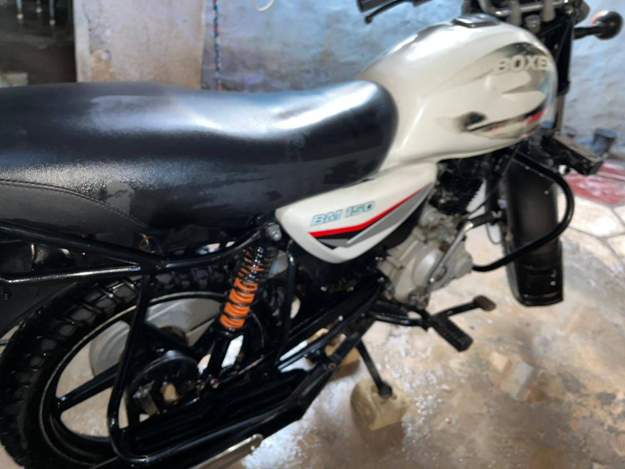 السلام عليكم دراجه للبيع مديل 19 اوراق كامله محرك لاتنقيص ولاتبخير دراجه حلوه حيل السعر 1150 مليون وميه وخمسين وبيها مجال الرقم /***********
