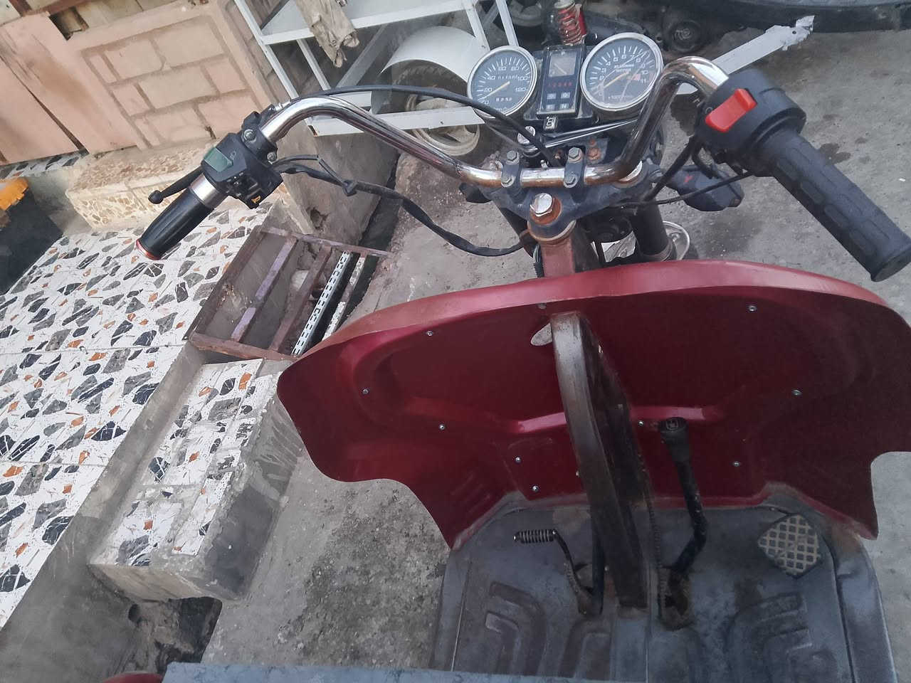 ستوته شحن محوره محرك بانزين شغال وايرمنيه شغاله سلف شغال السعر 400جانب الايمن ***********
