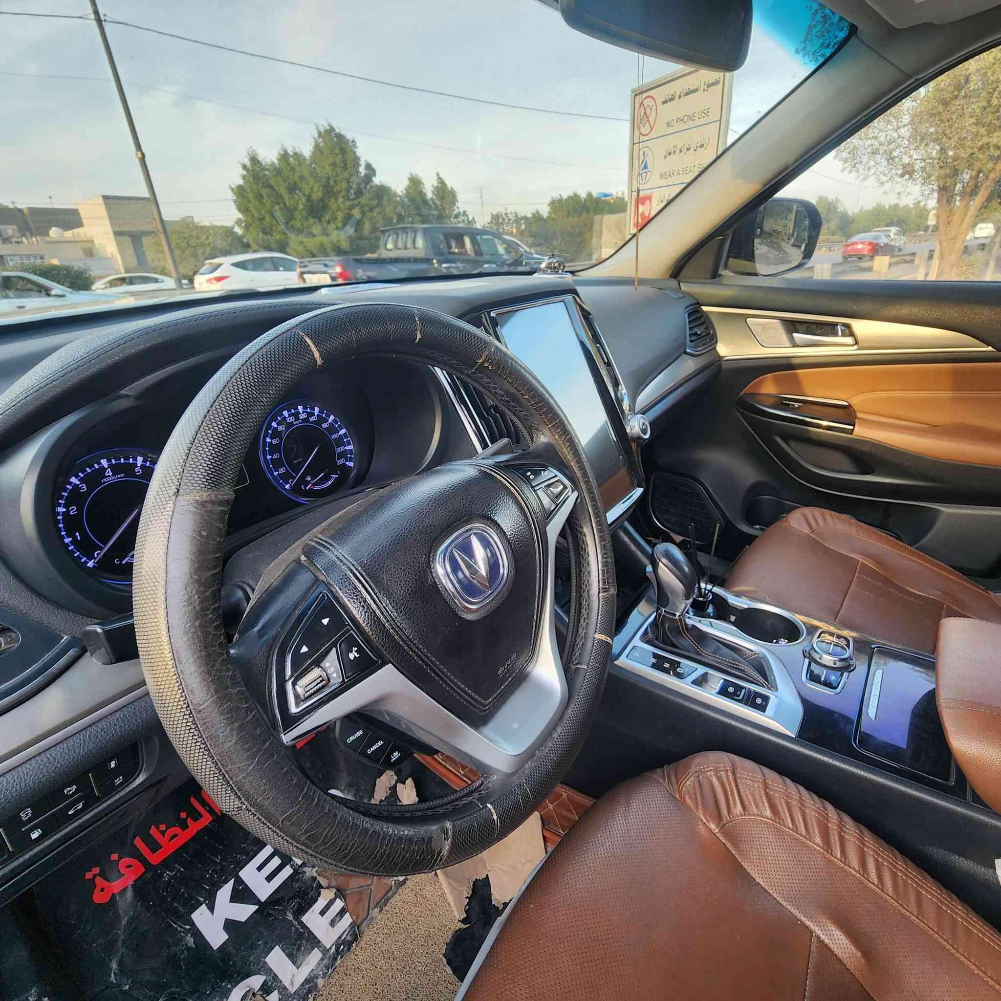 سلام عليكم للبيع شانجان موديل ٢٠٢٠ رويال  ٧راكب رقم بغداد بيه شخط بابتين اليمن مثل البصوره رقم الهاتف ***********   السعر ١٣٥ وبيه مجال قليل
