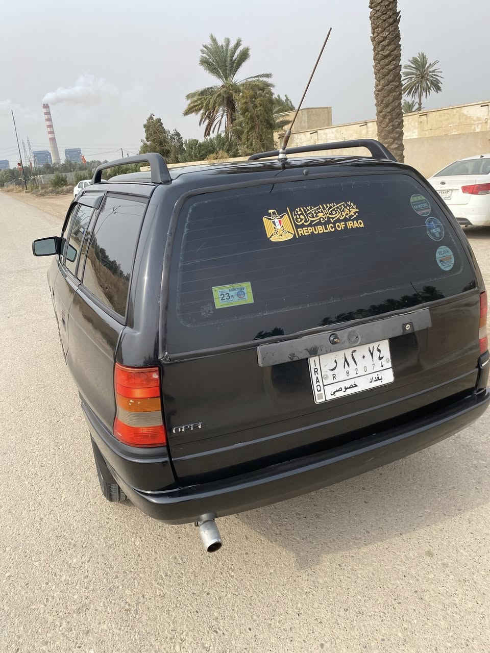 السلام عليكم للبيع اوبل استره موديل 94 مصبوغه فقط جماليه السياره عله وضع البلاد  محرك 16 دوش اصل صدر امامي خلفي جديد تخم تاير جديد رقم بغداد باقي 6اشهر وتسقط تحويل ثاني يوم السياره ربع ما تصرف عليها احله من الصوره السعر 55وبيها مجال رقم ***********
