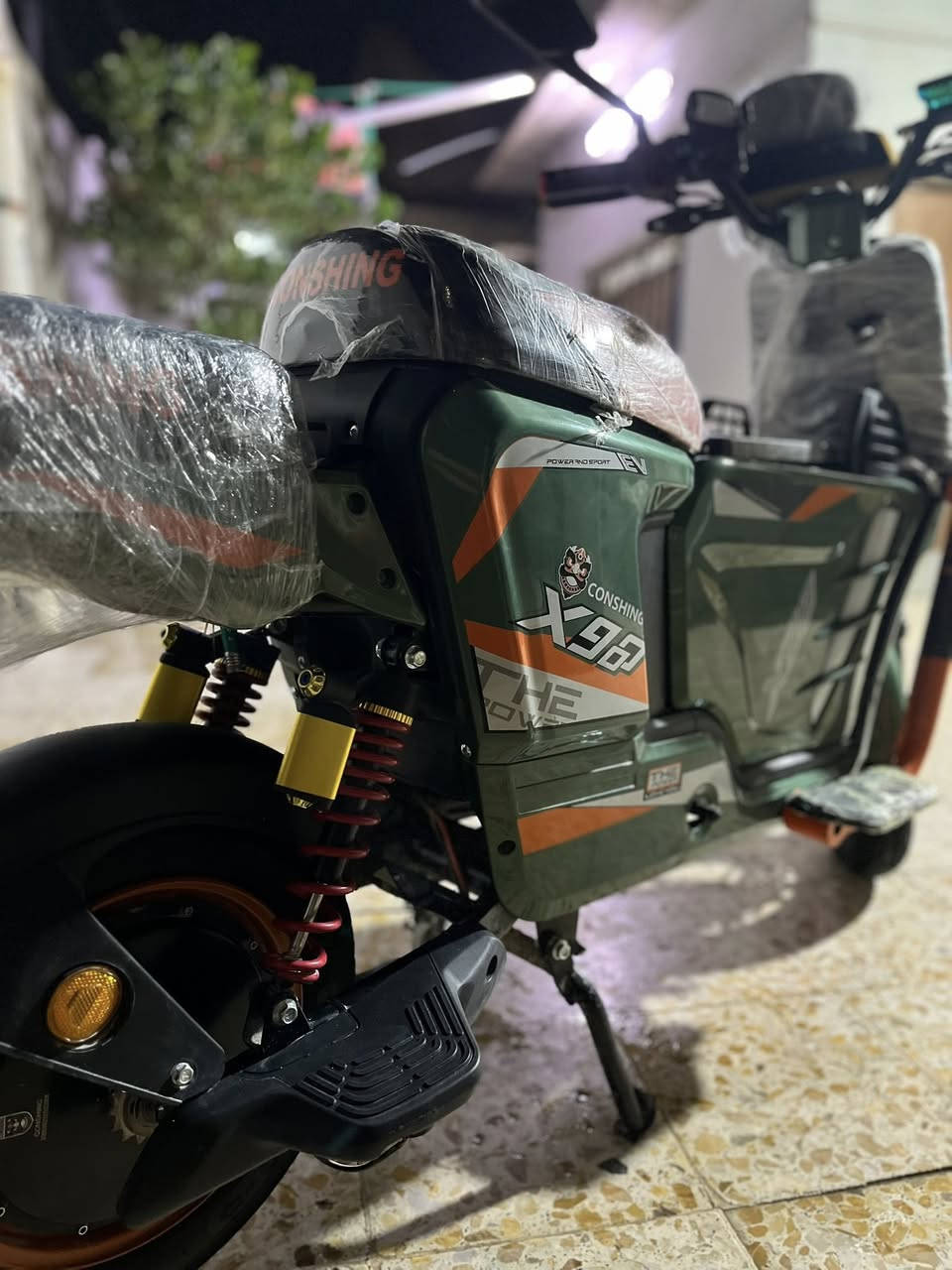 السلام عليكم 
دراجه شحن للبيع x900 
بعده جديده واستعمال قليل ما متعوبه دراجه وما ناقصه اي شي وغراضه كاامله  وكلشي شغال بيه 
مكاني البصره الزبير 
 رقمي***********
سعره 550
