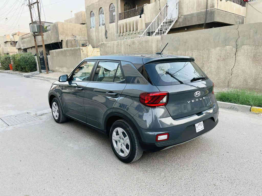 للبيع هونداي فينو موديل 24 دخول جديد باسمي تحويل مباشر 
مواصفاته 
رادار امامي 
محرك 1600 دبل نوزل تنفس طبيعي ماشيا جدا قليل اخت الزيرو ((2000)) بالكيلو 
فول تحكم استيرن 
ثلاث وظعيات قيادة 
تو ويل 
كيجات ديجيتال
كشنات مخمل تدفئة 
اشاير بالمري 
وباقي المواصفات معروفة 
((حادثها حافة البونيد فقط السيارة ليبل واحد بدون تبديل اي قطعة ايرباك دركة فقط تبريد كير محرك صدر كهربائيات مكفولة شرط الفحص)) 
السعر ب 120 ورقة وبيه مجال بسيط مكان السيارة بغداد قرب هايبر ماركت حي العامل للاستفسار الاتصال *********** بغداد
