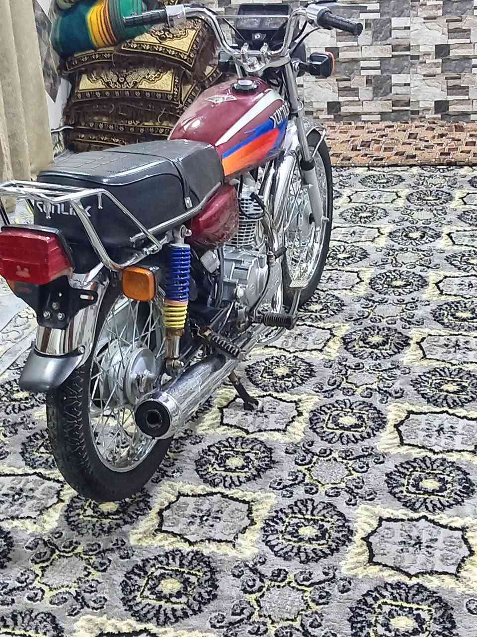 2021للبيع سعرها 600 وبيها مجال الي يدها يتصل على الرقم ***********
