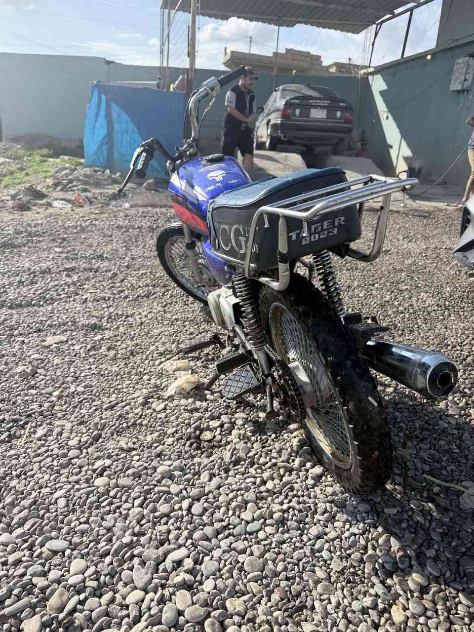 السلام  عليكم  عندي تايكر20 ابل بصمه مراوس 
***********
