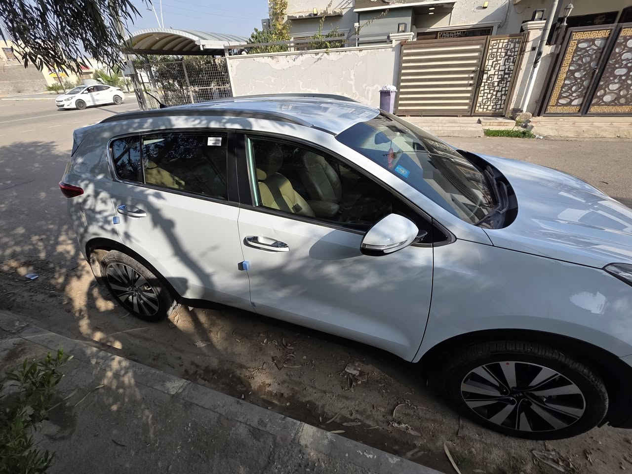 سبورتج 2017 خليجي ابيض 
السلام عليكم 
سبورتج 2017 خليجي 
محرك دوش 2000
ماشية 79 الف كيلو  
كشنات جلد 
حساسات أمامية و خلفية 
كاميرا خلفية 
وبيها داش كام
 الرقم انكليزي 
و سنوية جديدة 2031
السيارة بيها بارد باب السائق  و رش بالدعامية 
 السعر 180 و بيها مجال 
العنوان الناصرية
للتواصل على الخاص


**إذا كنت صاحب هذا الإعلان وتريد حذفه لأي سبب، رجاءا أرسل رسالة إلى الدعم الفني**