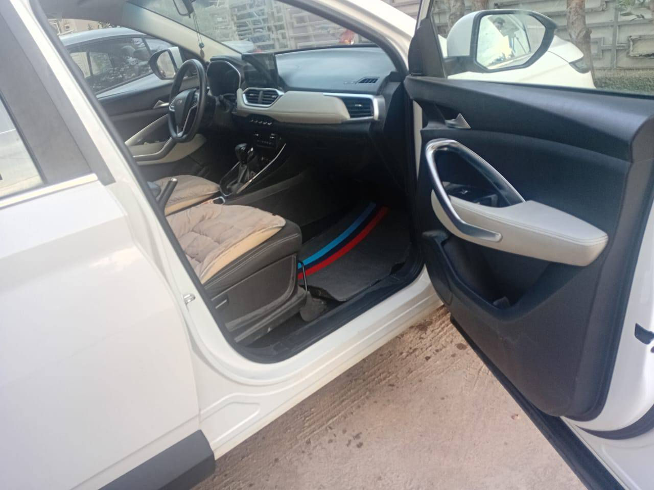 سلام وعليكم شوفرليت كابتيفيا ٢٠١٢ مواصفات ال تي سلايد وبصمه شاشه وكامره دواره اصليه ماشيه ٤٥ الف بيها باب سايق صبغ سعر ١٣٠ ورقه قابل للتفاوض العنوان زيونه ***********
