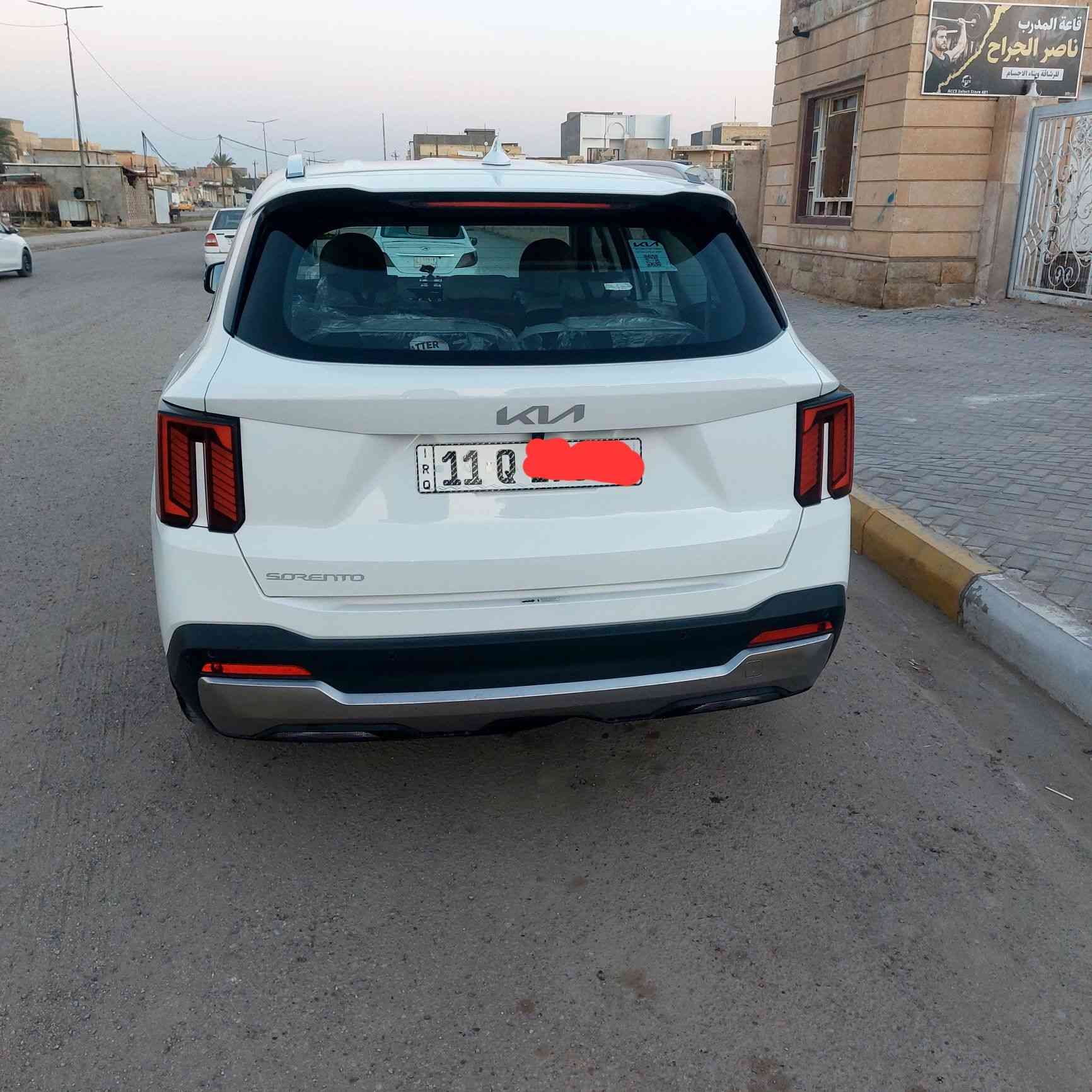 سلام عليكم سورنتو مديل 24 رقم بغداد بأسمي محرك 4 ستندر ماشيه 9 الاف فقط كفاله عامه 
مواصفات شركة الدوليه ظمان 5 سنوات 
كرسي كهرباء وجنطه شتغل عن بعد وترحيب بصمات 2 حساس تاير 7 راكب 3 قطع تبريد 
شحن موبايل وباقي المواصات معروفه بالسورنتو 
مكان سياره سماوه  السعر 268 
***********
