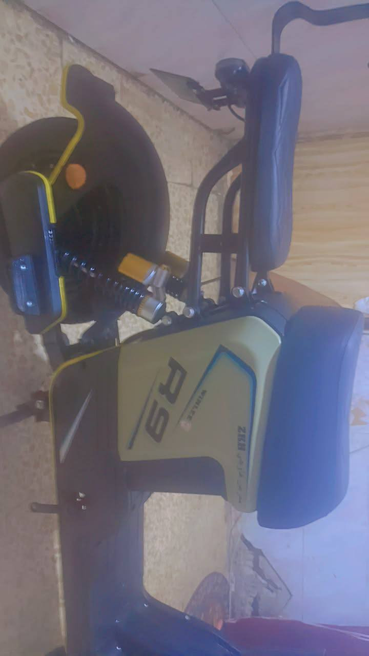 السلام عليكم شباب دراجة شحن 2026 نضيفه البيع 500 وبيها مجال او مراوس بدراجه بانزين رقم الهاتف *********** المكان جسر ديالى القديم
