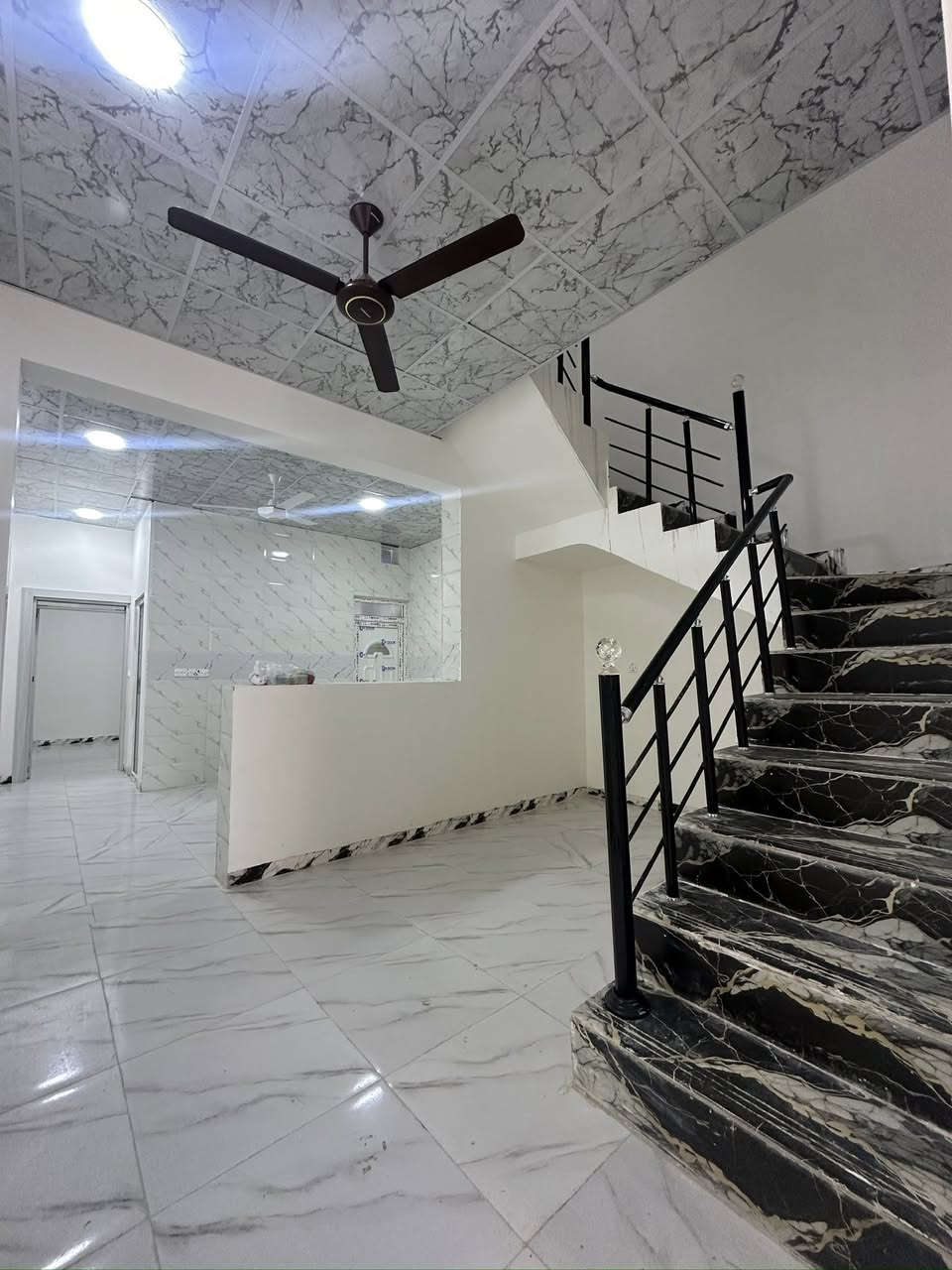 تون صفر للايجار  ( الديوم التوحيد )
مساحة 100 متر  كل واحد 
3 غرف نوم+ هول + ستقبال  + مطبخ  
قريب من السواق + قرب من المدارس  
؛ الاستفسار  اتصال ع 
***********
