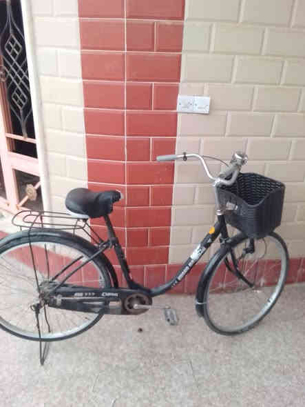 السلام عليكم شباب بايسكل للبيع حجم 26 مكاني بالكوت الشرقيه سعره 70 او بي مجال ***********
