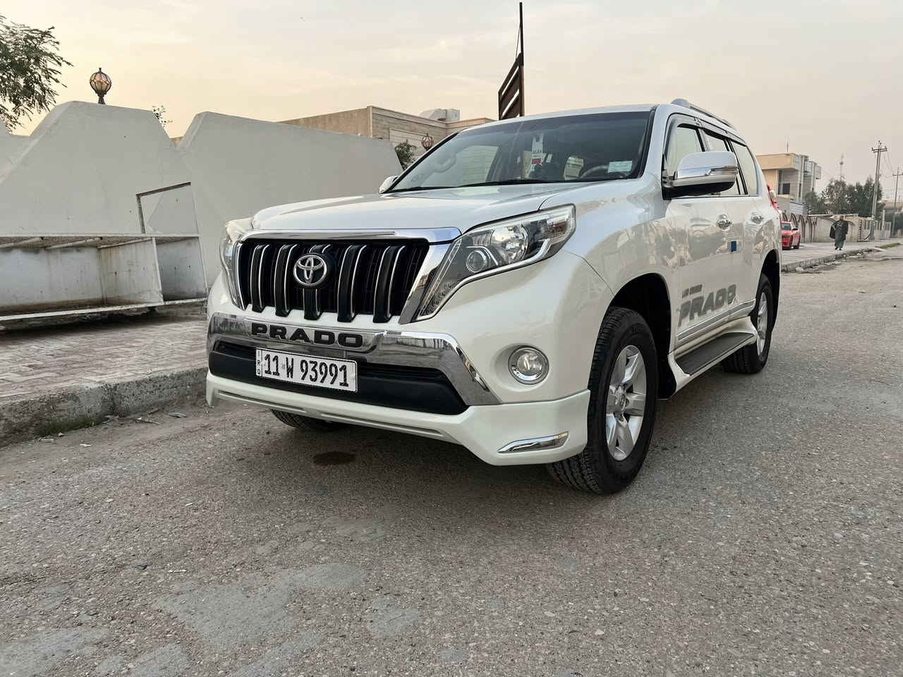 تيوتا برادو كويتي 
موديل ٢٠١٤
لون ابيض 
رقم بغداد الماني بسمي 
٦ سلندر ٧ راكب 
فوووووول مواصفات 
بصمتين: تشغيل وتقفيل 
سلايت فتحة بلقمارة 
دبل تانكي اصلي 
تشغيل عن بعد 
كشنات جلد اصلي 
كشنات ٢ كهرباء 
كامرة دوارة اصلية 
مري شفط مع القفل 
حساس امامي وخلفي 
شاشة كبيرة اندرويد 
فووور ويل 4/4
مانع انزلاق وانحدار 
نظام امان وانحدار 
هوك وحساس خلفي 
ثلاجة داخلية
شاشة الدشبول الكترونية 
تبريد ٣ قطع ثلج 
تبريد ابيانو لمس 
 داخل بيجي اصلي 
لد امامي وخلفي 
لايت زنون اصلي 
تحكم استيرن فول 
حاكية : ابلوتوث: اوكس 
كيجات السرعة زئبقية 
شاحن واير ليس
كروس سرعة 
اسبير تعليك
ويل ١٩ كروم
تخم تاير جديد لك 
ماشية ٥٠ الف اصلي 
كير ومكينة وصدر وحدادية وتبريد كفالة عامةً 
بدون ضربة وتبديل واشخوط وبارد وصبغ كفالة عامة 
سيارة جديدة معنى الكلام بحالة الزيرو 
من صفر عدنة//// كسر كارتون مال قاضي على ايدة
الرقم الدولي الجديد// هزة جديدة//سنوية جديدة لل٣٠
السعر ٣٣٠$ والسوك كلشي بية
***********
