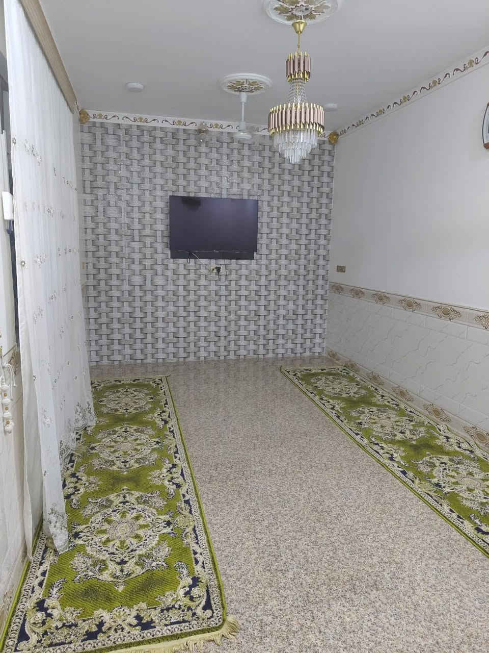 السلام عليكم بيت للبيع طابو زراعي سند 25 مساحه 100 متر خدمات كامله بالسعيدي خلف المجمع مال حجي حسين قرب طريق يا حسين استفسار اكثر اتصال ***********
***********
