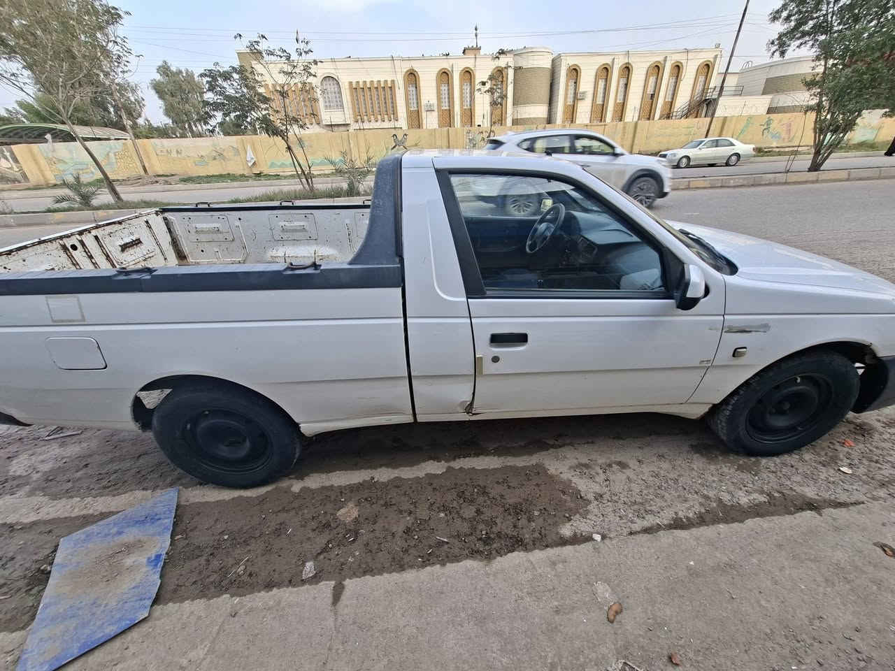 سلام عليكم سيارة بيكم اريدو للبيع سيارة كامله مناقصهه شي محجر موجود الاتصال ***********
