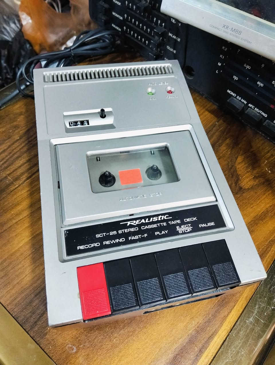 مسجل كاسيت دك ماركة رلستك
الامريكي REALISTIC  تاريخ الصناعه 1982
جهاز بلادي غير داخل تصليح 
صوت دك يختلف عن باقي مشغلات الكاسيت 
بنقاء الصوت والمتانه الجهاز عداد كاسيت شغال 
يوجد فديو بالمنشور يوضح التشغيل 
للحجز المراسله على الخاص


**إذا كنت صاحب هذا الإعلان وتريد حذفه لأي سبب، رجاءا أرسل رسالة إلى الدعم الفني**