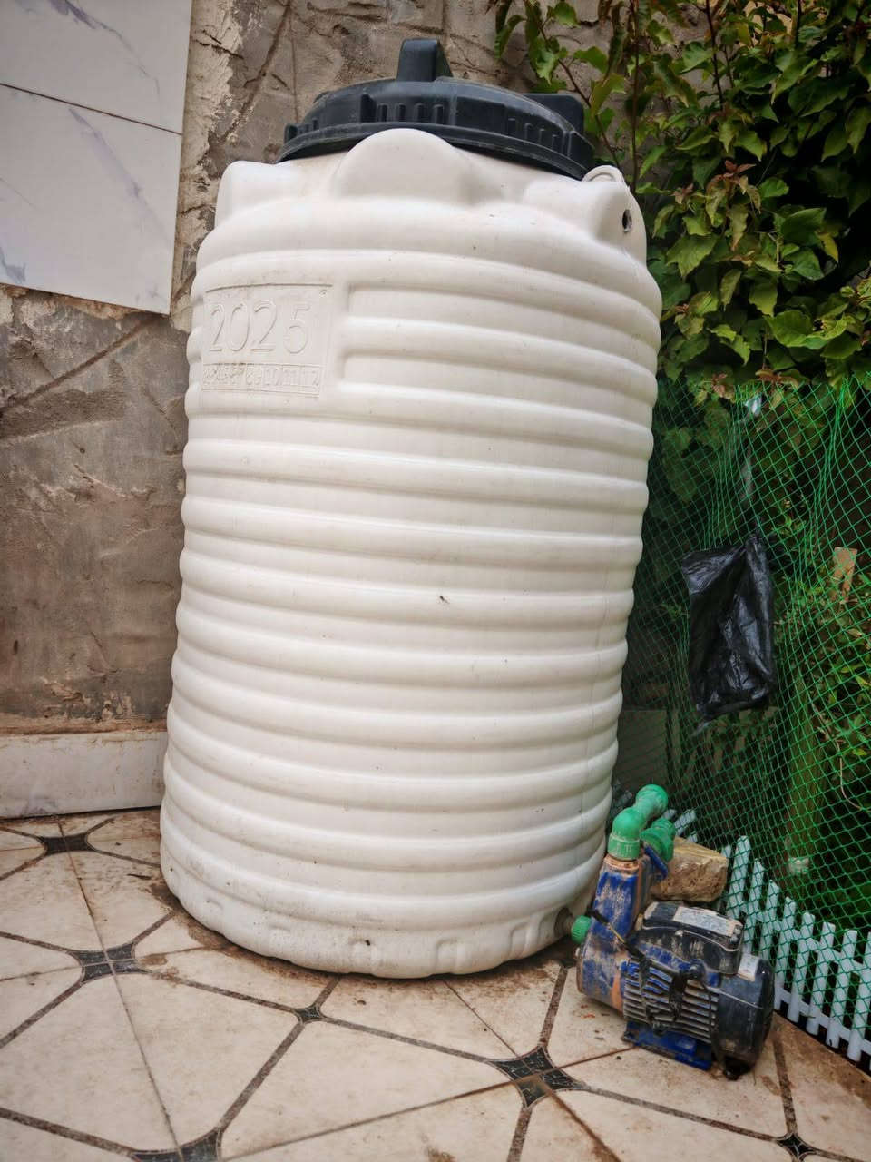 الكاونتر مليون و900  التانكي 50 الماطور 35  الكنتور 190 المراوح على 15 باسكل 40


**إذا كنت صاحب هذا الإعلان وتريد حذفه لأي سبب، رجاءا أرسل رسالة إلى الدعم الفني**