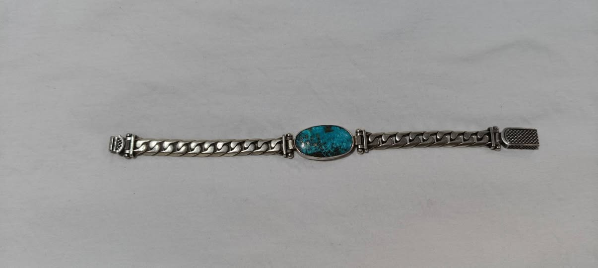 اللهم صل على محمد وال محمد
تخم لبيع 
وزن السوار 47 غرام 
وزن المحبس 12 غرام 
العنوان بصره 
الرقم ***********
