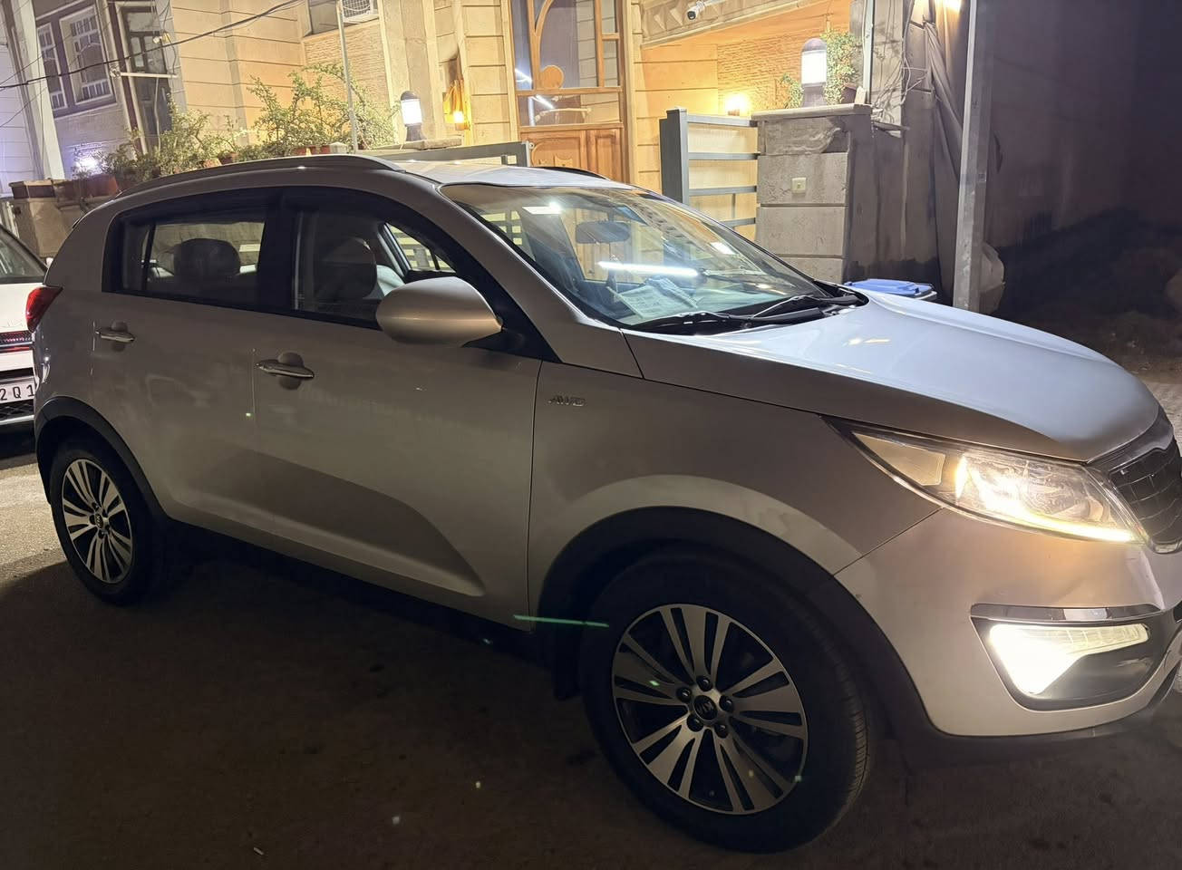 كيا سبورتج 2016 سلفر اربيل ماشية 139 الف محرك 2400 فور ويل مواصفات عاديه سنويه 2030  مابيها نقص باسمي بيها فقط ربع جاملغ امامي صبغ سونار مرفق موجوده بالدوره سعر 165 رقم ***********
