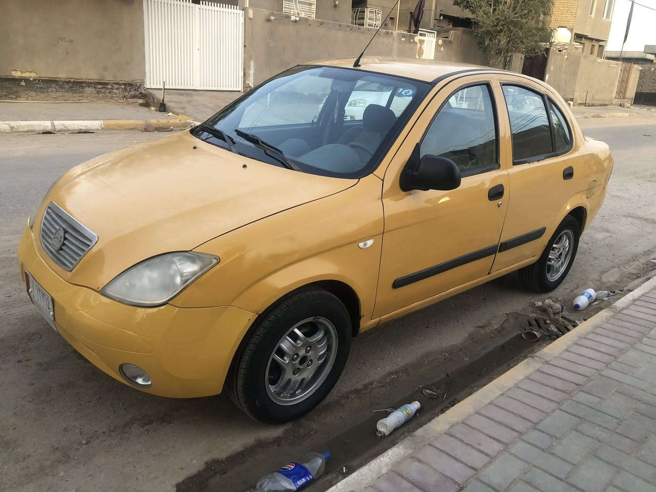 السلام عليكم طيبة للبيع موديل 16 سنويه جديده هيئه مصفره سياره جاهزه مكينه كوري حداديه جديده السعر37 بيهه مجال الاتصال ***********
