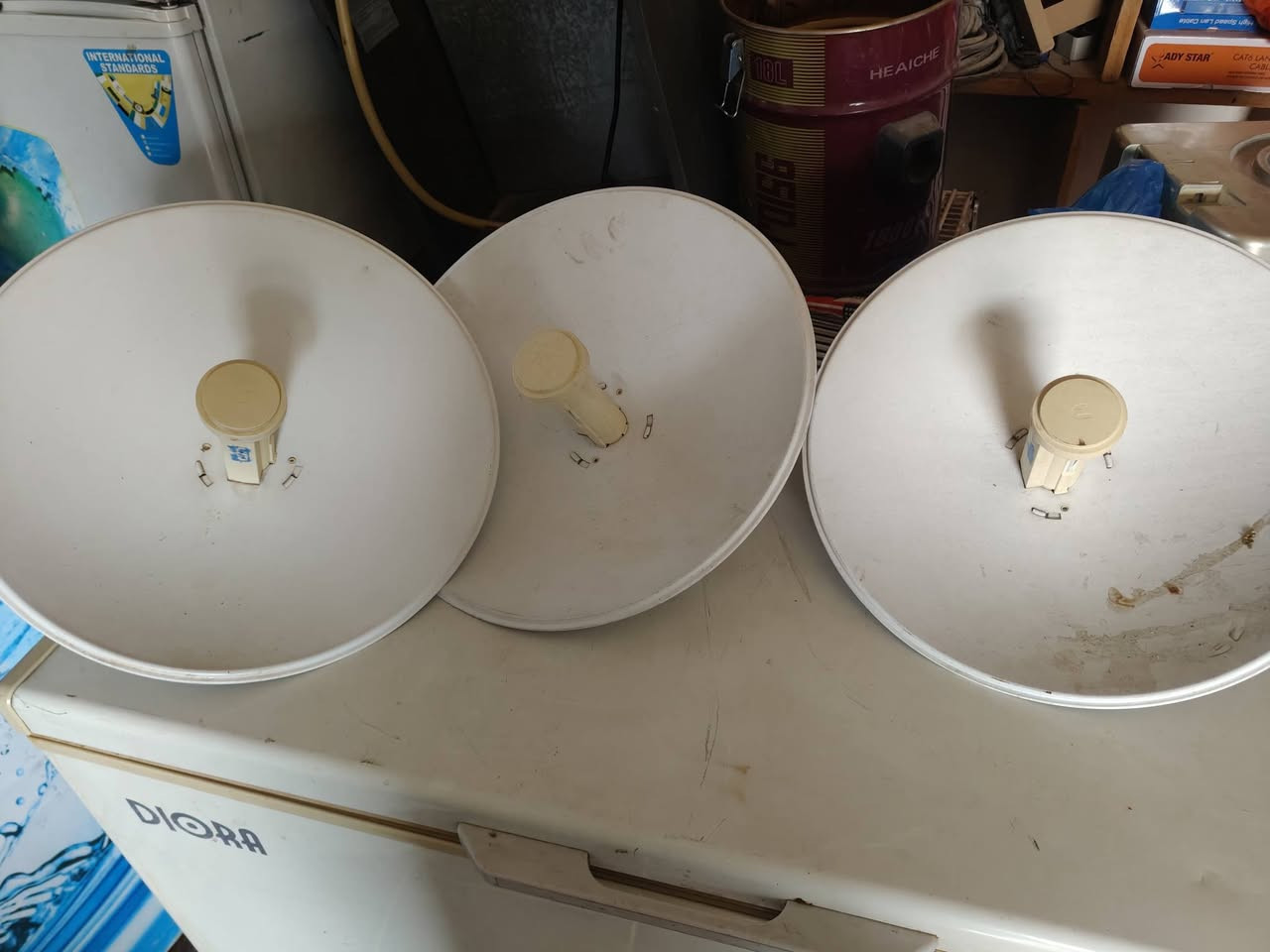 السلام عليكم ورحمة الله وبركاته ابلازمات حجم40و43و55 مع منظومة انترنيت للبيع الشراي يتصل***********
