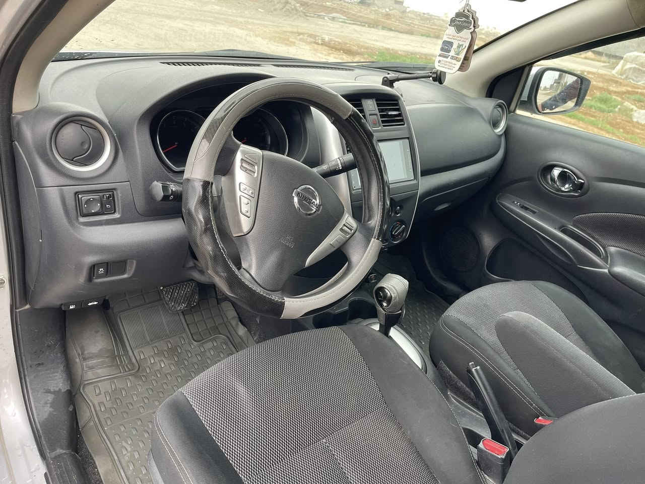 السلام عليكم 
بيع او مراوس  
نيسان فيرسا  2018 رقم ديالى ماشية 56 
السعر 90$ وبيها مجال بسيط ..السونار مرفق بالمنشور  .
للاستفسار .  ***********
