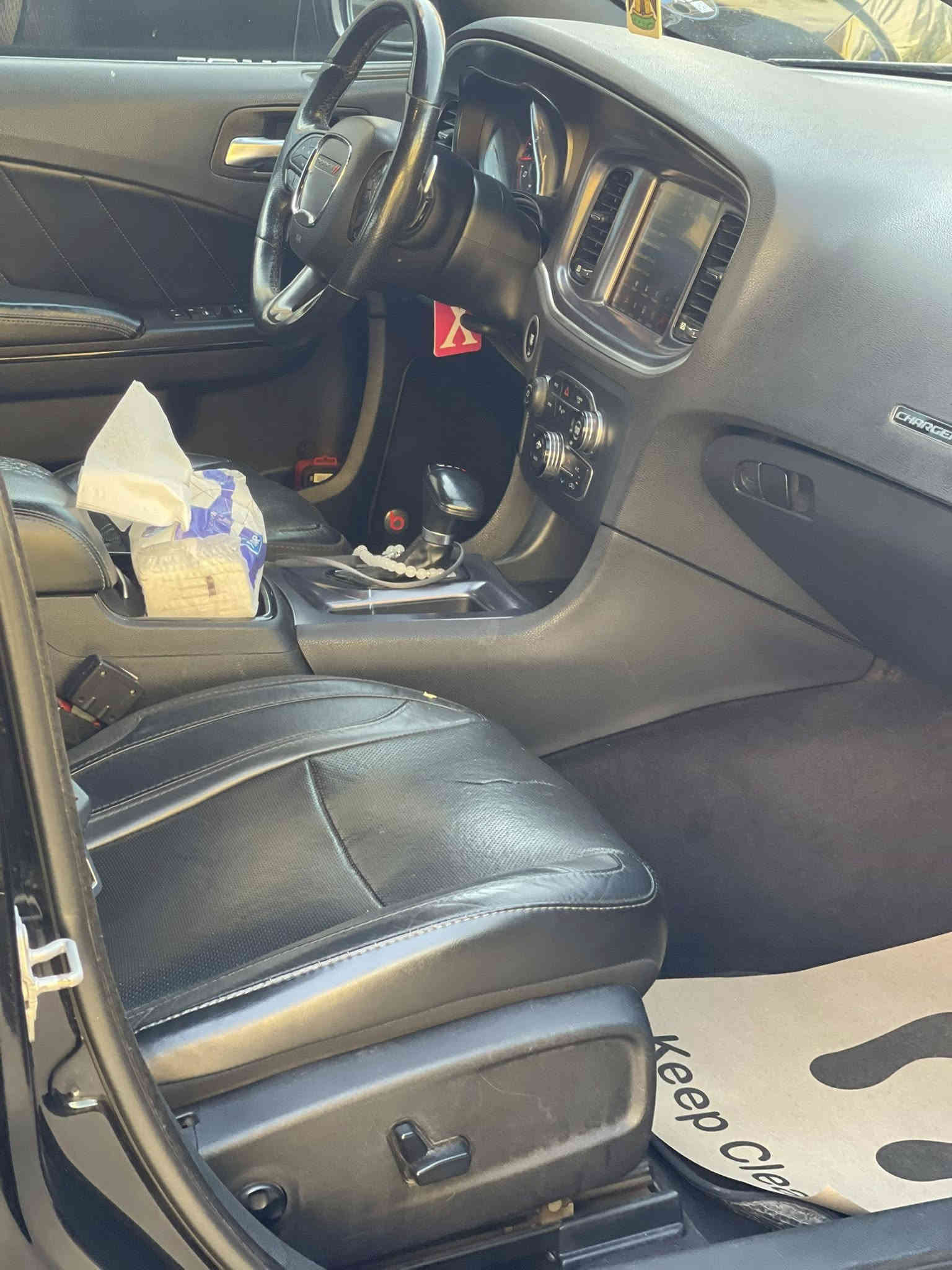 السلام عليكم 
دوج تشارجر 2017 امريكي بلاك توب 
السيارة فئة بلاك توب 
مواصفاتة 
كشنات جلد تدفئة تبريد 
ستيرن تدفئة 
كشنات خلفية تدفئة 
كشنات ثنين كهرباء 
خزن كشن ميموري 
حساسات خلفية 
لايتات زراعة جديدة 
سماعات بيتس 
السيارة بيها جاملغ مبدل نفس اللون وبنيد مبدل ومصبوغ 
سيارة جاهزة من كلشي 
بيها طخة بلباب العس السايق ترجع بارد ممبينة قليل كلش 
ماشية 95 الف مايل 
بغداد مشروع وطني باسمي 
صور الحادث مرفقة 
السعر 188   وبيها مجال بسيط 
مكان السيارة المنصور 
***********
