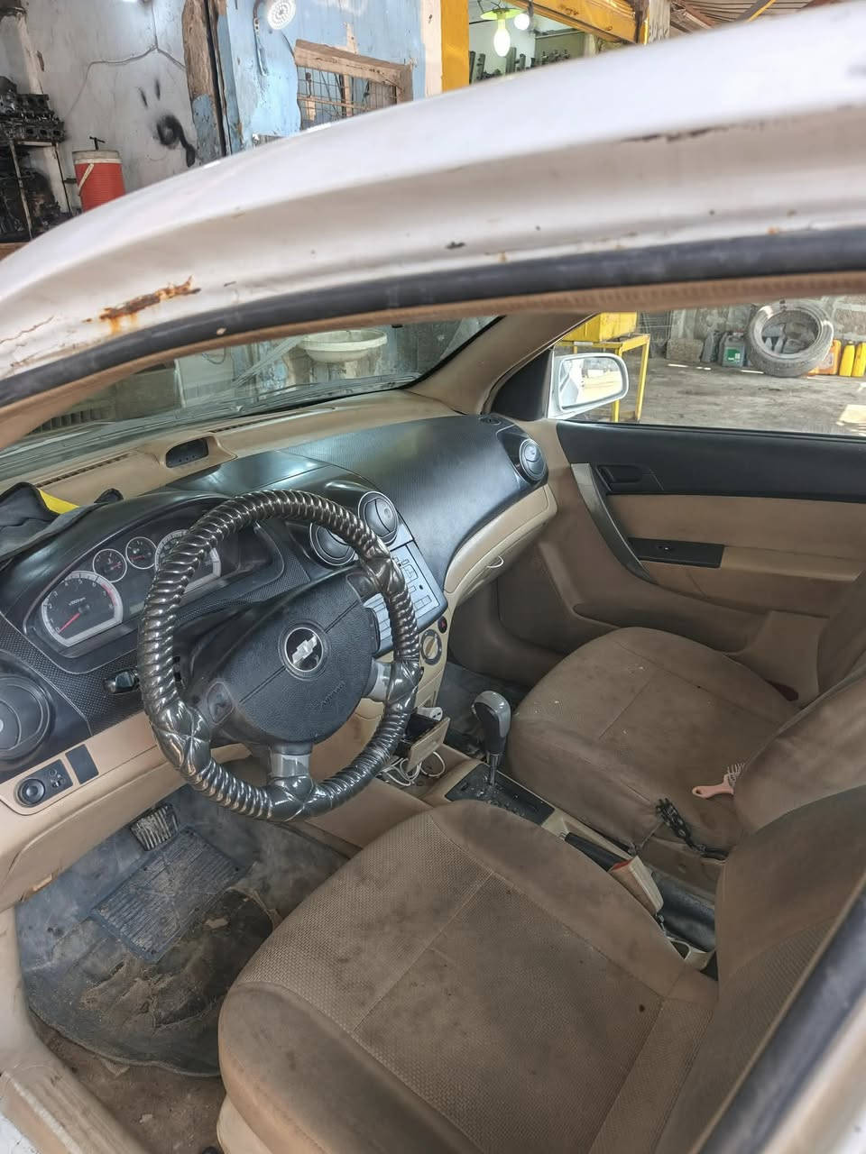 السلام عليكم افيو مديل 11 كير اتو محرك مفتوح سياره متجايه صفه مثل مابين بلصور ومعمره رقم ديالى سنويه 29 سياره تخم تاير ودبلات خلفيه جدد بور جديد محرك جديد سياره تاري وين متحب 
 تريد مداور تريد وكاله بسمك *********** 
السعر 40 عنوان نجف
