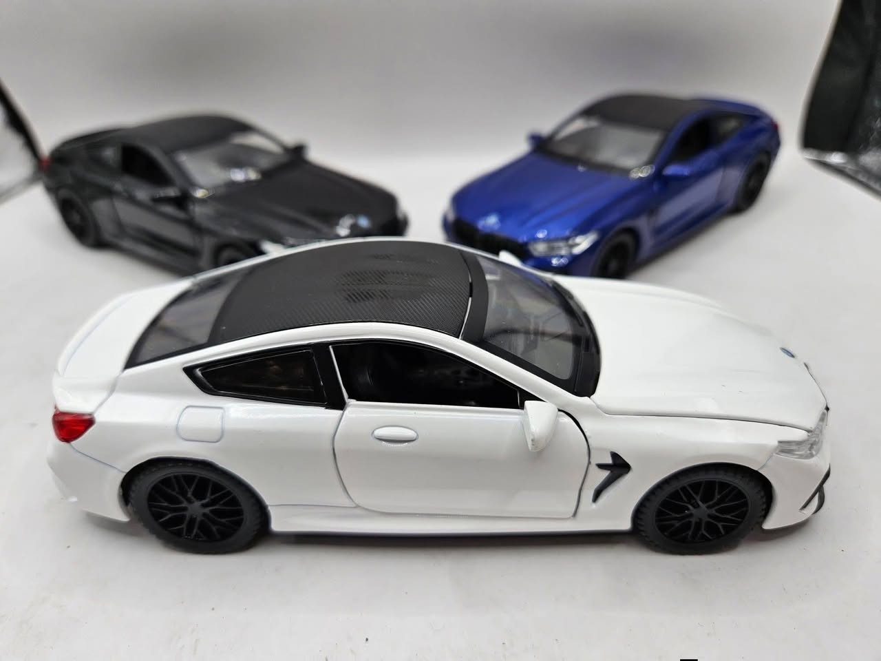 السعر 15 قطعتين 25 
BMW  حديد حجم 17 سم


**إذا كنت صاحب هذا الإعلان وتريد حذفه لأي سبب، رجاءا أرسل رسالة إلى الدعم الفني**