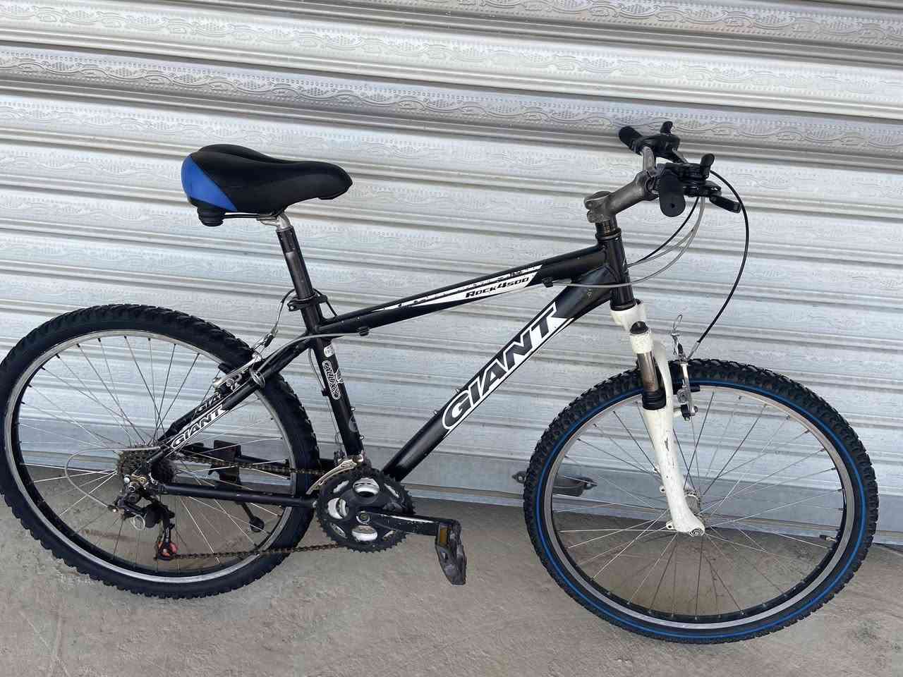 باسكل معروفه ماركه GIANTحجم 26  كلشي شغل نطي سعر باسكل بس لا تكسر بي   دبل شغل
كشن طبي ابو لايت بريكات خلفي امامي كير هم خلفي امامي  كله تايرات جديده نضيف شغل مكان بغداد حي جهاد او رضوانيه


**إذا كنت صاحب هذا الإعلان وتريد حذفه لأي سبب، رجاءا أرسل رسالة إلى الدعم الفني**