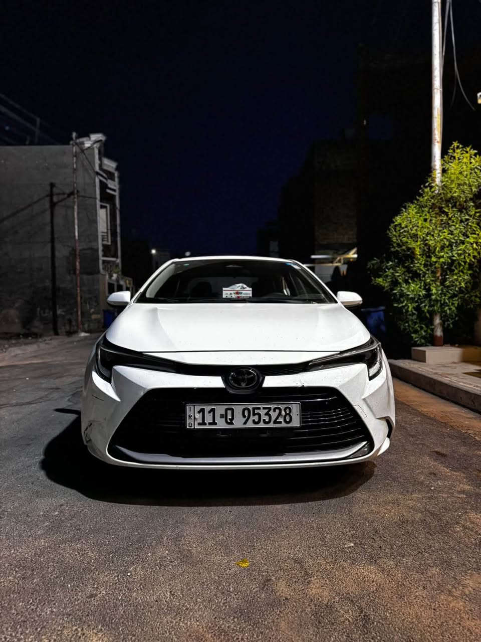 🚗 تويوتا كورولا 2024 هايبرد (Toyota Corolla Hybrid 2024) للبيع 🚗
المواصفات والتفاصيل:
 الموديل: 2024 شهر العاشر  (هايبرد)
 المسافة المقطوعة: 45,000 كم
 الرقم: بغداد الدولي الجديد (بإسمي وتحويل مباشر)
 الموقع: بغداد - الأمين
🔹 المواصفات والكماليات:
 البصمة: بصمة دخول وخروج + نظام ترحيب
 السقف: فتحة سقف (سلايت)
 الشاشات: دشبول إلكتروني ديجيتال + شاشة وسطية كبيرة + تبريد شاشة
 الإضاءة: كشافات زنون LED
 التكييف: قطعتين تبريد (أمامي وخلفي)
 التحكم والقيادة: تحكمات أزرار ستيرن كاملة + أنظمة قيادة متعددة + نظام القيادة الكهربائي EV
🛡️ أنظمة الأمان والمساعدة:
 رادار أمامي + نظام تحديد وتنبيه الخروج عن المسار
 نظام التوقف الذاتي (مانع الاصطدام)
 مستشعر وقارئ العلامات المرورية
 كاميرا خلفية دوارة
 هاند بريك بصمة (دكمه) + نظام Auto Hold
⚠️ ملاحظات البودي (الضرر):
 طخة بسيطة جداً بالجاملغ الخلفي
 طخة بسيطة بدوسة باب السائق (موضحة بالصور)
💰 السعر: 148 ورقة ($14,800) وبيه مجال قليل للجادين.
📞 للتواصل والاستفسار: ***********
