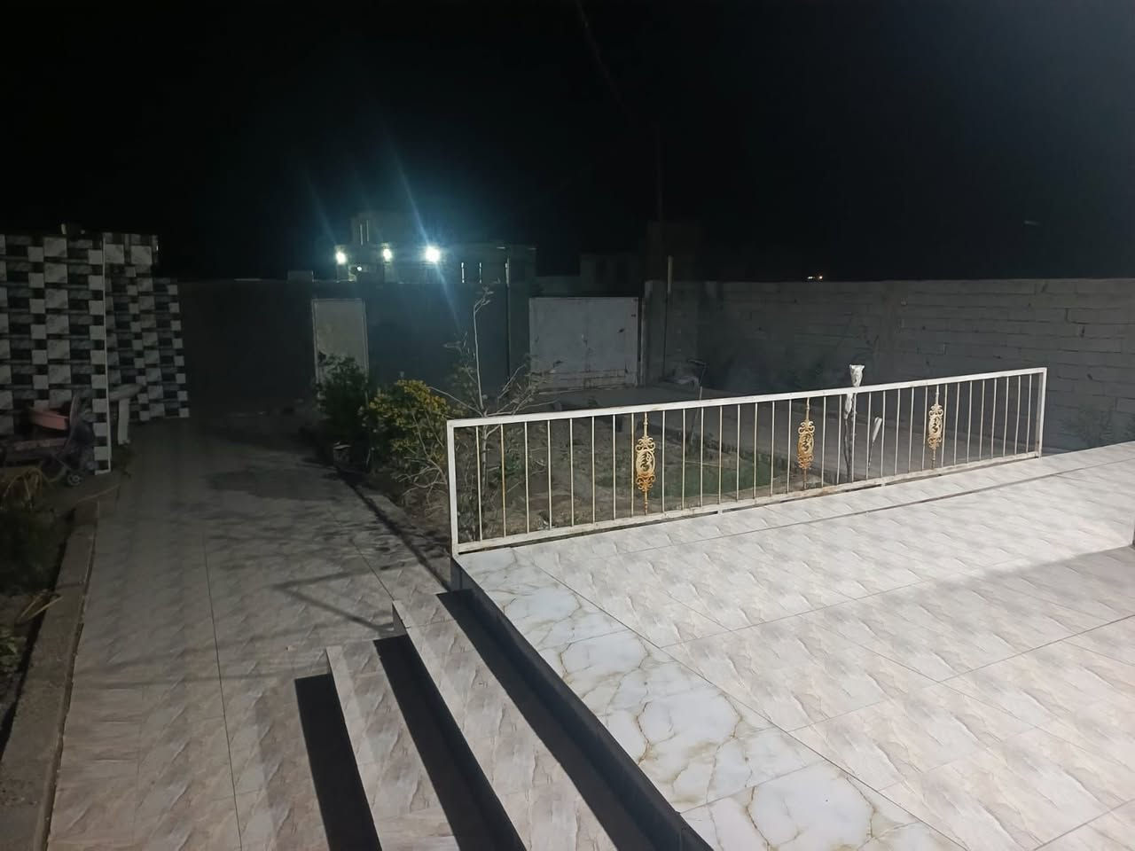 بيت للبيع 600 متر رافع معاملة تمليك طابو 3غرف نوم كهرباء وماء جاهز للسكن 
العنوان حي الرسول (بريديه) 
للاستفسار الاتصال على الرقم 
***********
