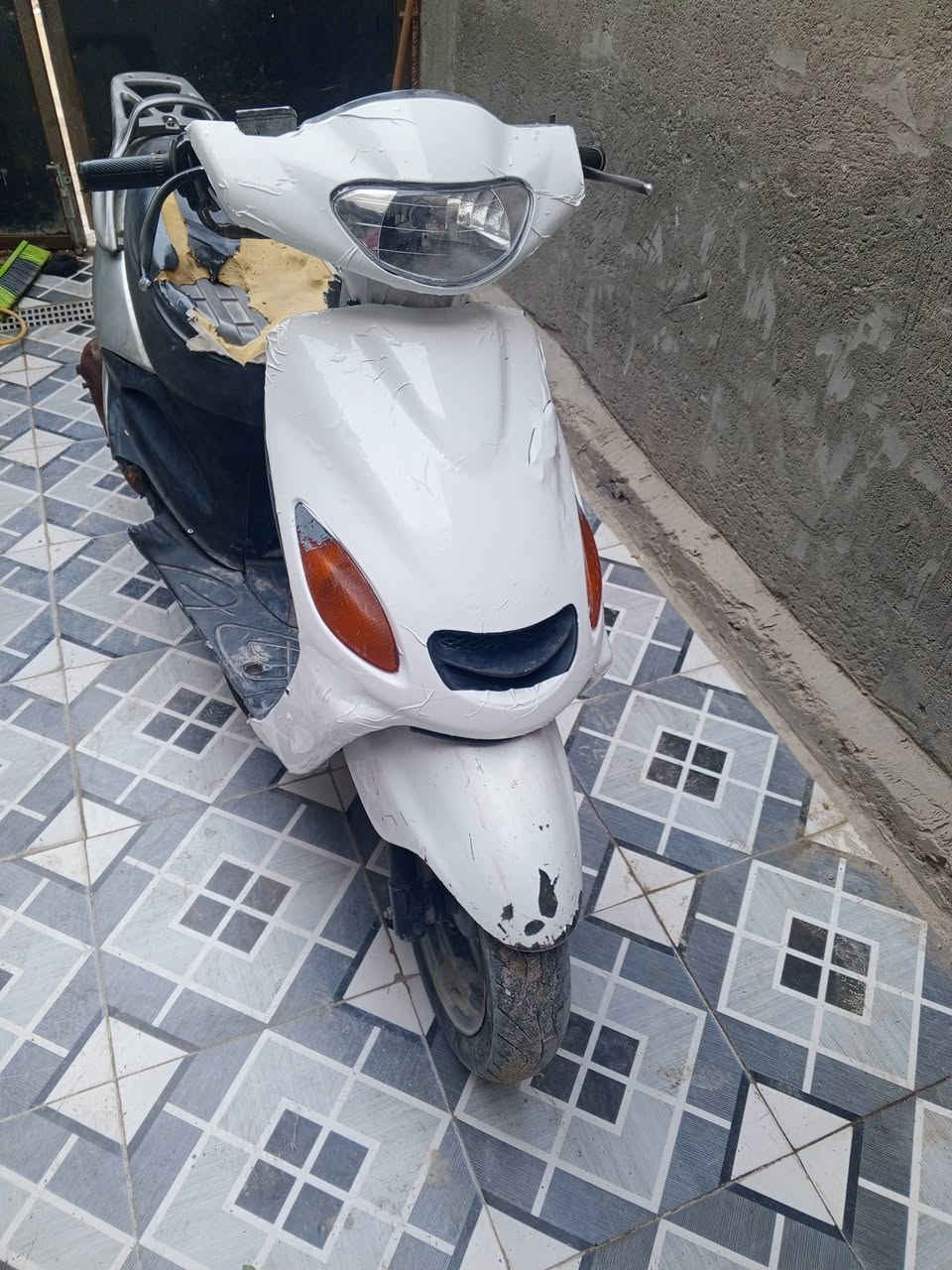 دراجه اللبيع محرك نضيف كلش كهربايات بيهن قطع بصيط كلهن شغالات سلف بس باتري عوزه مكاني كربلاء *********** 200
