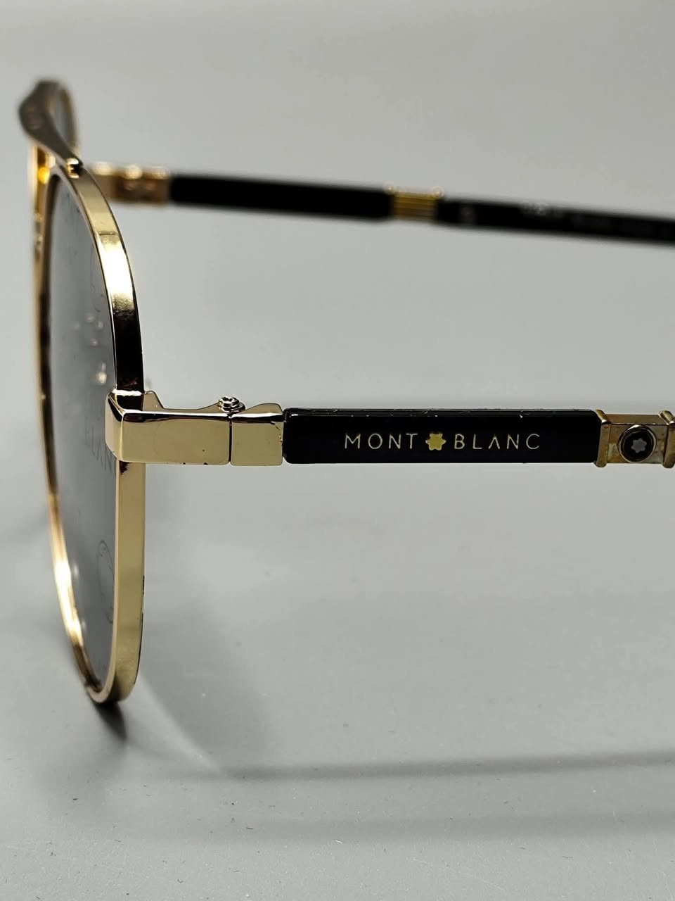 العريقه الانيقه مونت بلانك  بشكل مغاير وعصري

عدسه مزوده بنظام UV حمايه من الاشعات الضاره للعين
قياس 53
تأتي مع المرفقات كامله
مختمه بل كامل بدن وعدسه

السعر 30 الف
توصيل مجاني لجميع محافظات العراق

للحجز التواصل على الخاص (ترسل رقمك وعنوانك الكامل)

اضغط على متابعه للصفحه لمشاهدة كل ما يليق بأنقاتك
من متجر الاقتناء والهدايا الفخمه ( انس براند للاناقه العامه )


**إذا كنت صاحب هذا الإعلان وتريد حذفه لأي سبب، رجاءا أرسل رسالة إلى الدعم الفني**