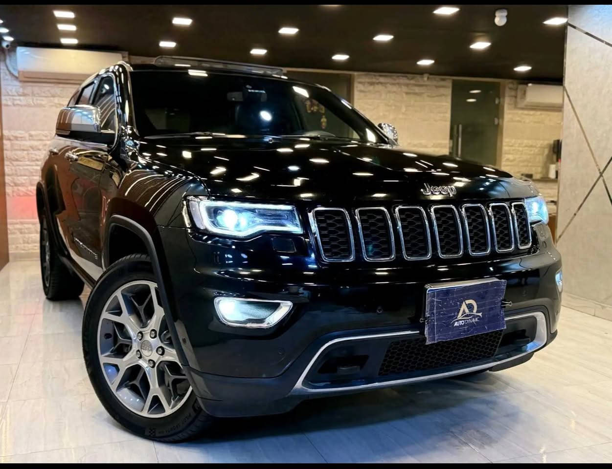 السلام عليكم 
جيب وارد امريكي
 موديل 2019
فول مواصفات 
* بصمه
*تحكمات موس 
* تحذير الخروج عن المسار . 
* دفع رباعي 4x4 
* المقاعد الأمامية كهربائية .
* ذاكرة لحفظ وضعيات الجلوس . 
* المقاعد الأمامية  تبريد وتدفئة . 
* المقاعد الخلفية مع تدفئة . 
* انظمة القيادة .
* نقطة عمياء ..
* مقود السائق كهربائي . 
* تدفئة ستيرن . 
* سقف بانوراما .
* شاشه كبيرة مع نفكيشن GPS . 
* تشغيل عن بعد .
* صندوق كهربائي .
* حساسات خلفية .
* كاميرا خلفية .
* مرايا متحسسه للضوء العالي . 
* محدد سرعة . 
* نظام بريك اوتماتيكي ( Auto Break System ) .
*نظام صوت هارمن كاردون
* شاشات  
* وبعد هواية مواصفات .
—————
حادثها جاملغ خلفي فقط وباب خلفيه مفتوحه علمود تطبيع فقط 
سياره بدون ايرباك . 
سونار موجود راسلني وتساب ادزلك صور سونار 
* السعر ( 225) وبيها مجال 
***********
مكاني بابل

