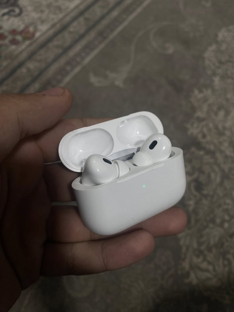 السلام عليكم
ايربود برو٢|AirPods Pro 2
اصليه شرط
فتح كارتون فقط غير مستخدمه
شرط الفحص 
كاملل ملحقااات
بدون اي مشاكل
تفحص كدام المندوب يله تنطي الفلوس
واعيد شرررط الفحص
السعر ٧٥ وبيها مجال للطيبين
رقمي ***********
مكاني كربلاء
موجود توصيل.
