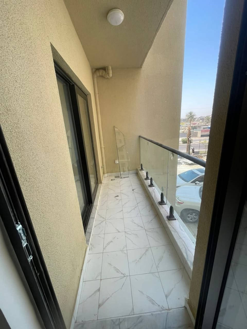 شقة للبيع بسعر جدا مناسب 
في مجمع الروان السكني  مجاور كليه الرشيد 
 مساحه الشقة 200 متر 3 غرف نوم 3 حمامات المطبخ موثث كامل 
للسعر الكلي للشقة 325 مليون 
 الواصل 200 مليون المتبقي 125 مليون  عله شكل دفعات  كل ثلاث اشهر 13 مليون  مع امكانية اضافة قرض عقاري 
***********
