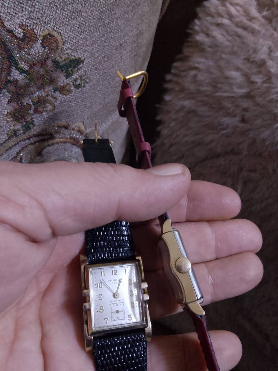 السلام عليكم...ساعتين تحفة اقطار ناعمة.. سويسري نصب..وقت جدا مضبوط..المهتم يتواصل ع الخاص او واتس ***********
