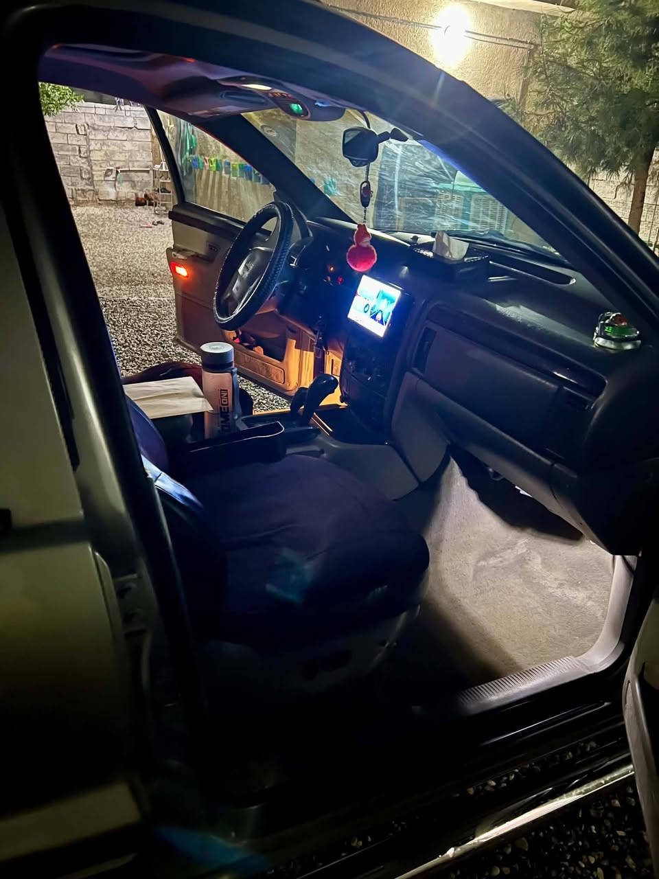 مكلف بنشر سياره حلوه ونظيفه وحاهزه تبريد ثلج ويه السويج 
بيع مستعجل جيب شيروكي موديل01 20. V8 وارد امريكي السعر(55)$ للاستفسار الاتصال على الرقم ***********  بدون حادث بدون دواخل صبغ حزام جماليه مواصفات شاشه كامره  حداديه  ويل  كب  جديد تايرات نظيفة دواخل نظيفة منظومة غاز ايطاليه جديدة بعده داخل الضمان للسنه الجديده ظفيرة عقل جديد مكينه وكير مكفولات  رقم سليمانيه دولي سنويه لل28 مكان السيارة جلولاء
