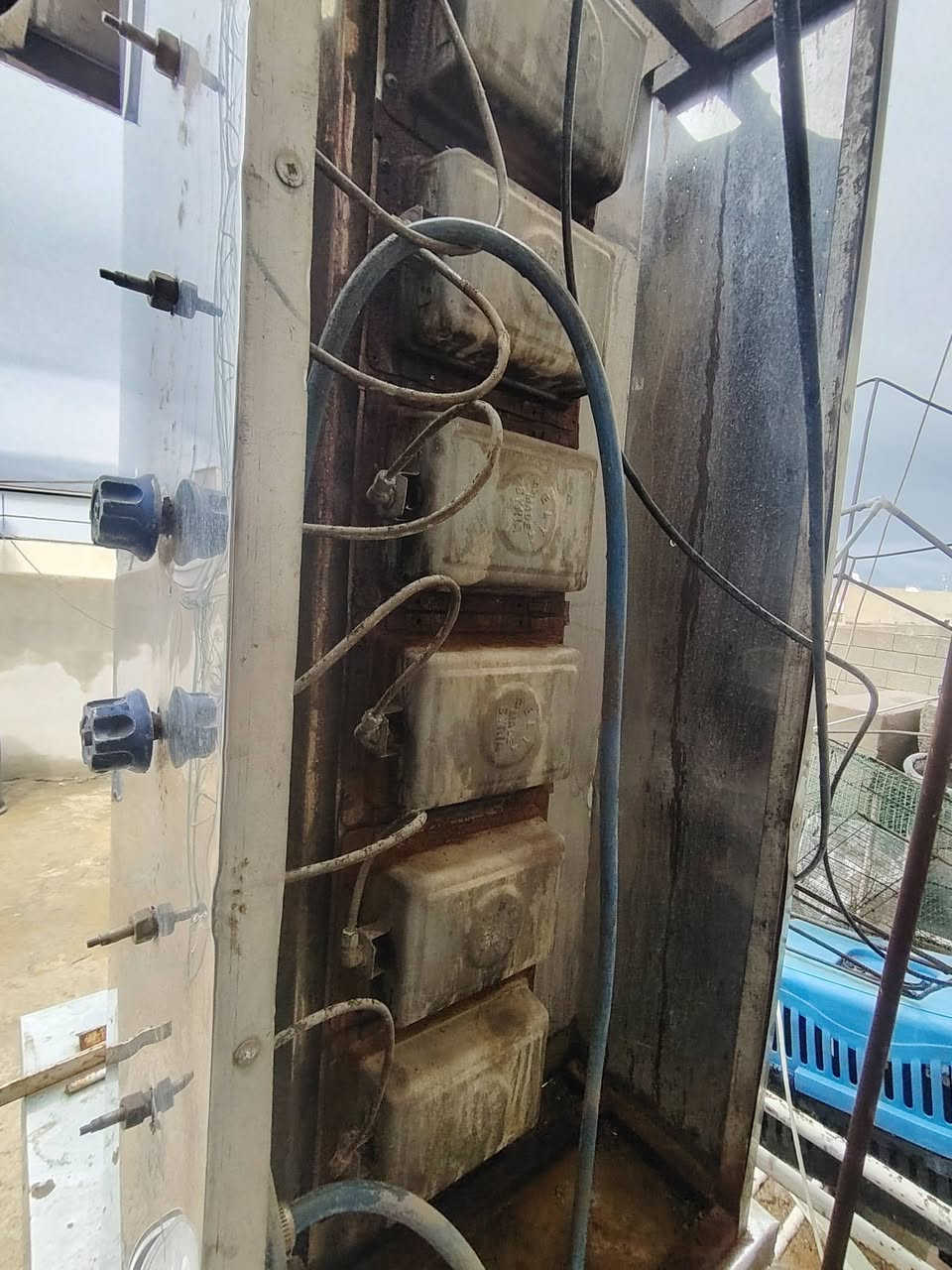 شويه 6عيون للبيع السعر 150 الف شيش والحصان مالها فقط وياها لتواصل ***********
