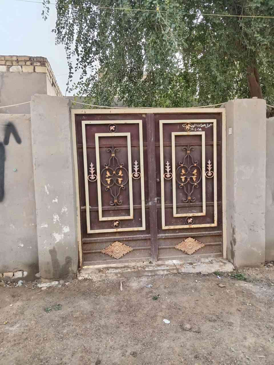 بيت طابو زراعي في منطقه الراشديه قضاء الحي مساحته ١٧٥ يحتوي على غرفتين وهول واستقبال ومطبخ ومجموعه صحيات خارجيه وداخليه للاستفسار اكثر والسعر الاتصال على الرقم ***********
