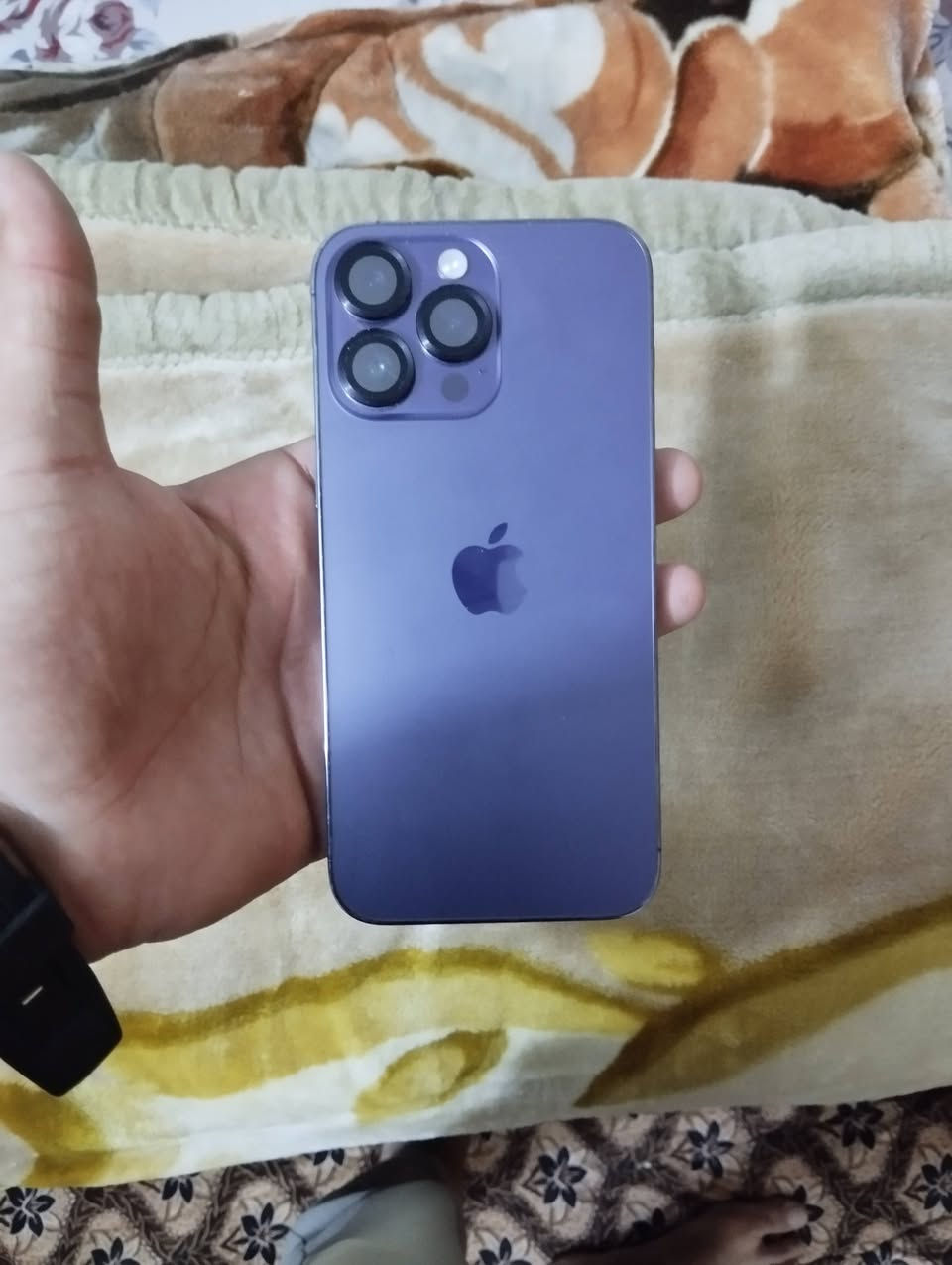 السلام عليكم
* ايفون 📲 14 برو  ماكس 
* لون بنفسجي مميز 
* بطاريه 🔋 مبدله + شاشه 
* ذاكره / 256 
* شرق اوسط عربي
* السعر / خاص 
* العنوان /  النجف
* للتواصل / ***********
