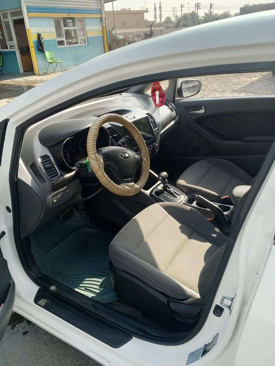 للبيع موديل ٢٠١٧ جاملغ امامي وملاونين الباب فقط بدون اي داخل موديل ٢٠١٧ ماشيه ١٩٠ دك  جرص بسم شركه كير مكفول محرك مكفول كلشي مكفول عدا المذكور السعر ١٢٥////////***********بي وتساب
